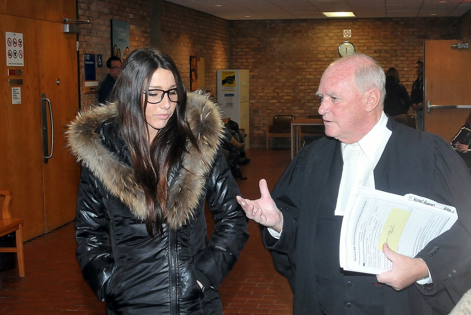 La « sexy voleuse » en série Stéphanie Beaudoin repentante devant le juge