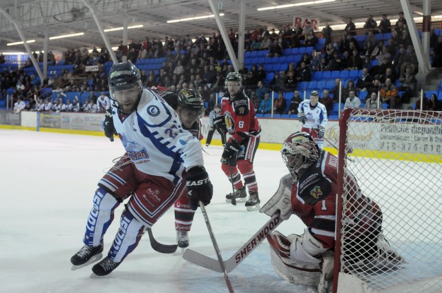 Le Blizzard Cloutier Nord-Sud cède contre les Éperviers 7 à 4