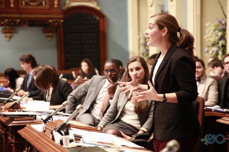 Une centaine de jeunes réunis au parlement pour la 65e législature