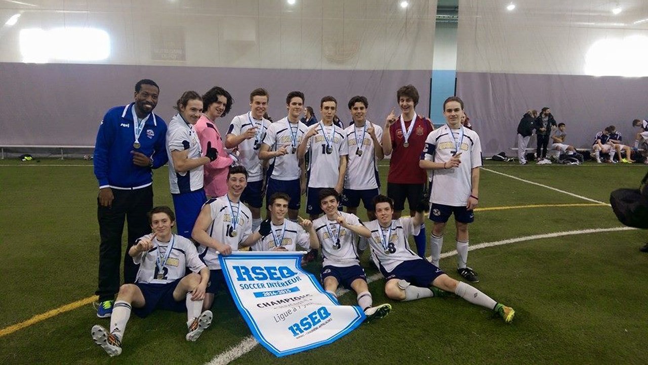 L'équi de soccer des Estacades juvéniles AAA sont champions de la ligue 