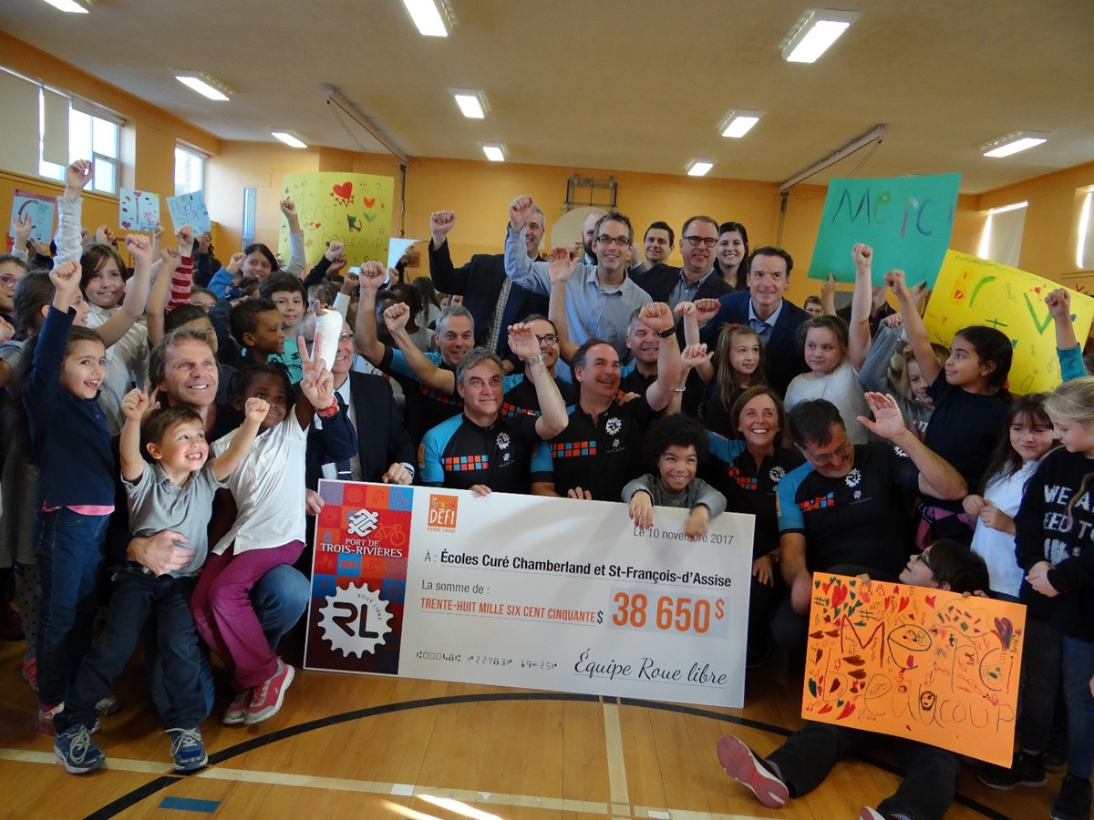 L’équipe cycliste Port de Trois-Rivières – Roue Libre fait un don de 38 650 $ aux écoles Curé-Chamberland et  Saint-François-d’Assise