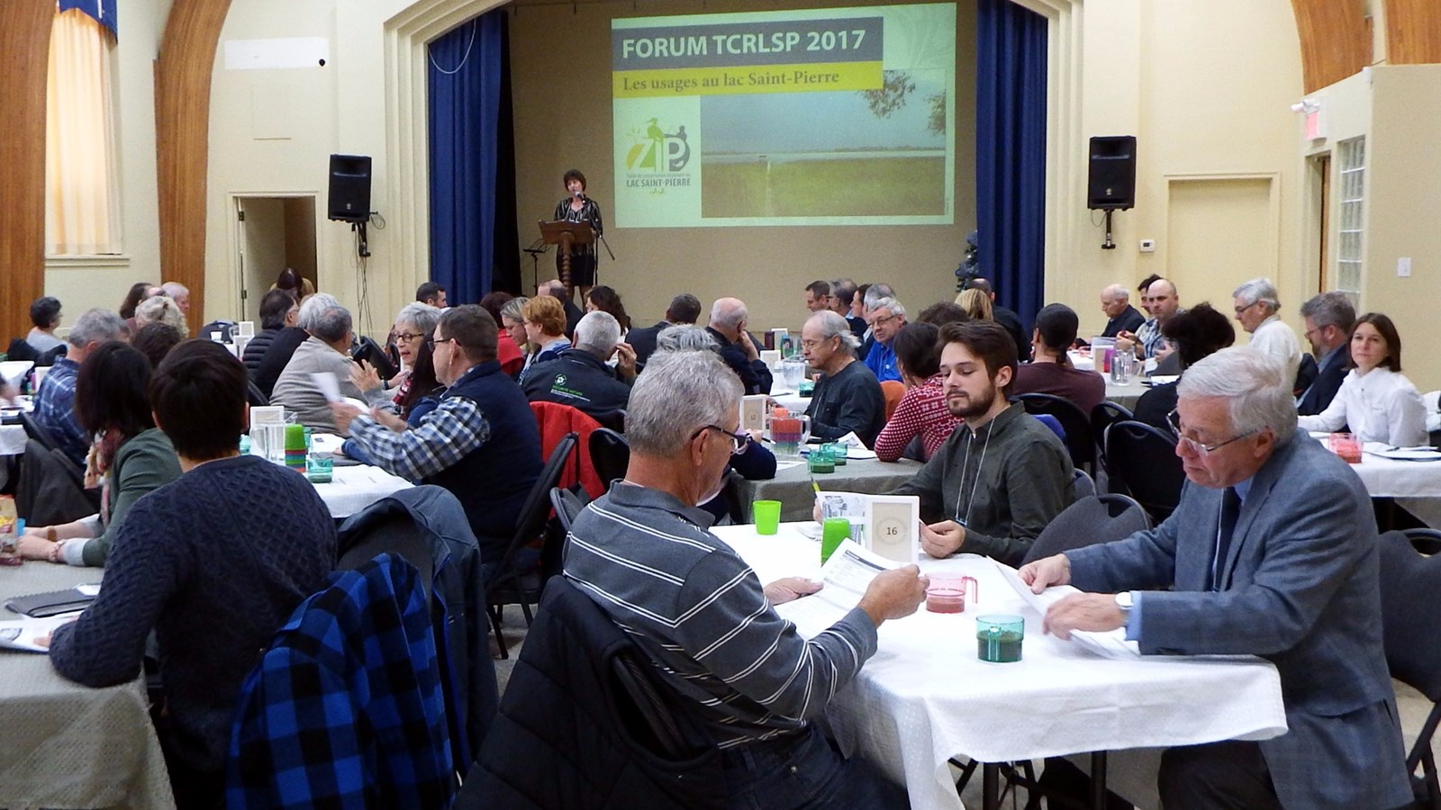 Une centaine de participants se consultent sur les usages liés au lac Saint-Pierre 