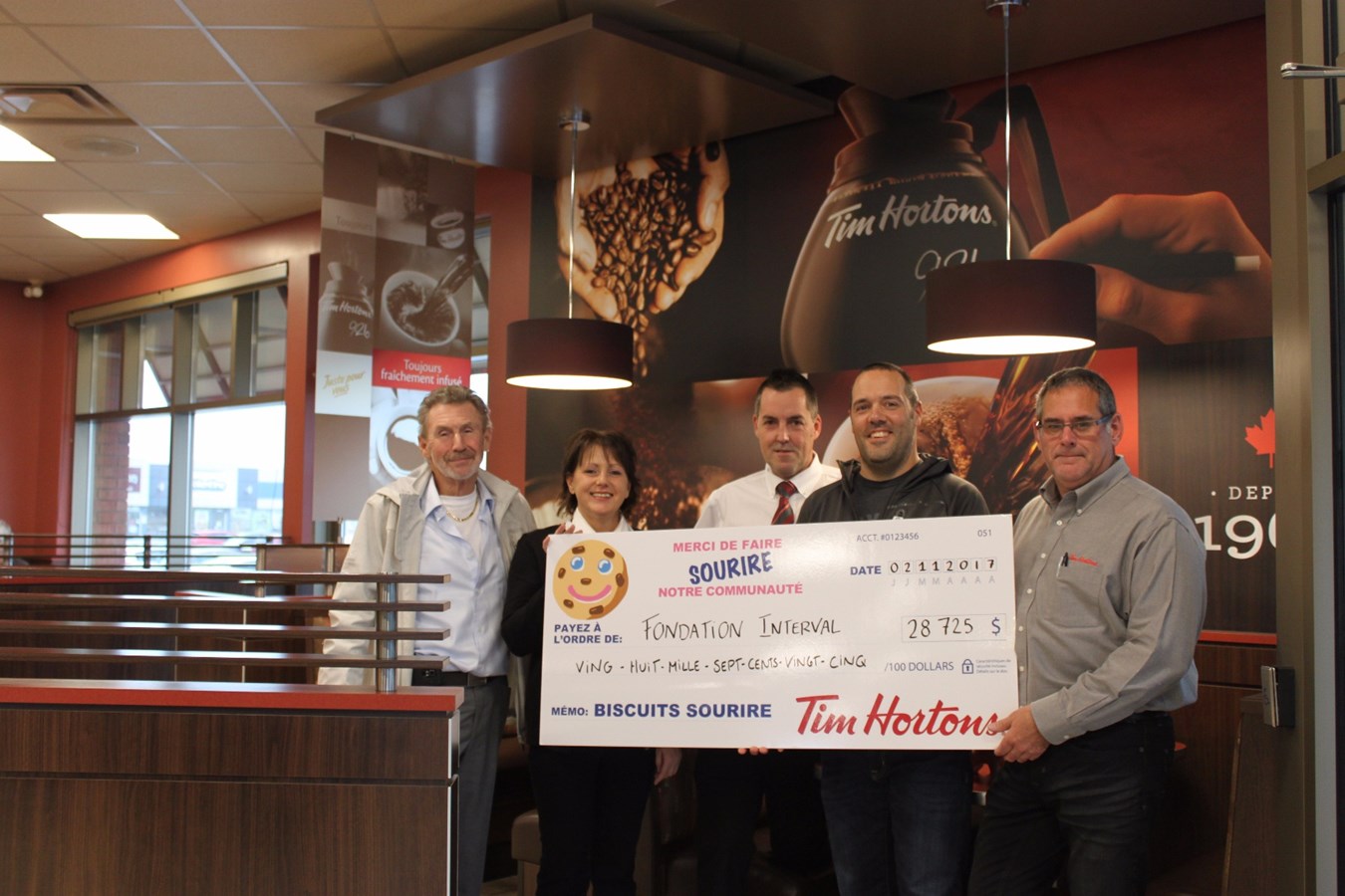  28 725 $ remis à la Fondation Interval grâce à la campagne « Biscuits sourire 2017 » de Tim Hortons