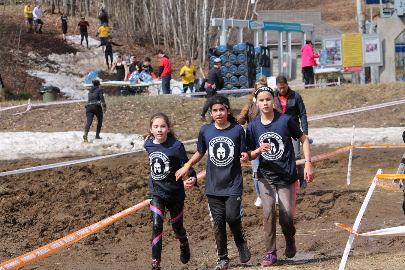 Les élèves du CMI affrontent la course à obstacles Spartan Kids