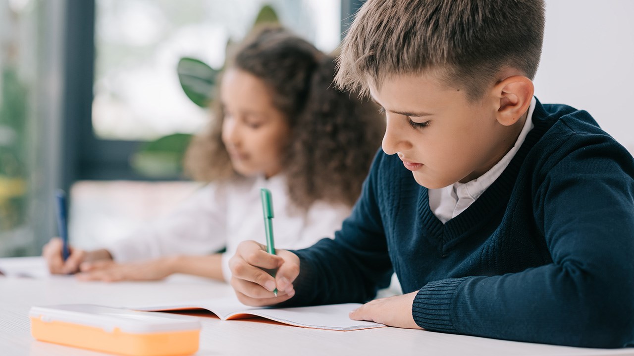 La semaine dernière, 48,5 % d'élèves du préscolaire et du primaire sont retournés en classe. Ce mardi 19 mai, 1,8% se sont ajoutés, soit 50,3 % des élèves au total sont en cours dès cette semaine.