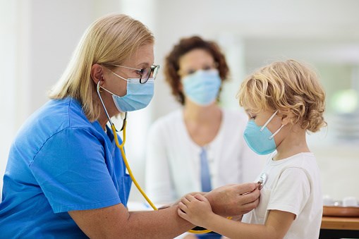 L'une des trois raisons de respecter les mesures du palier rouge est de garder les jeunes à l’école.