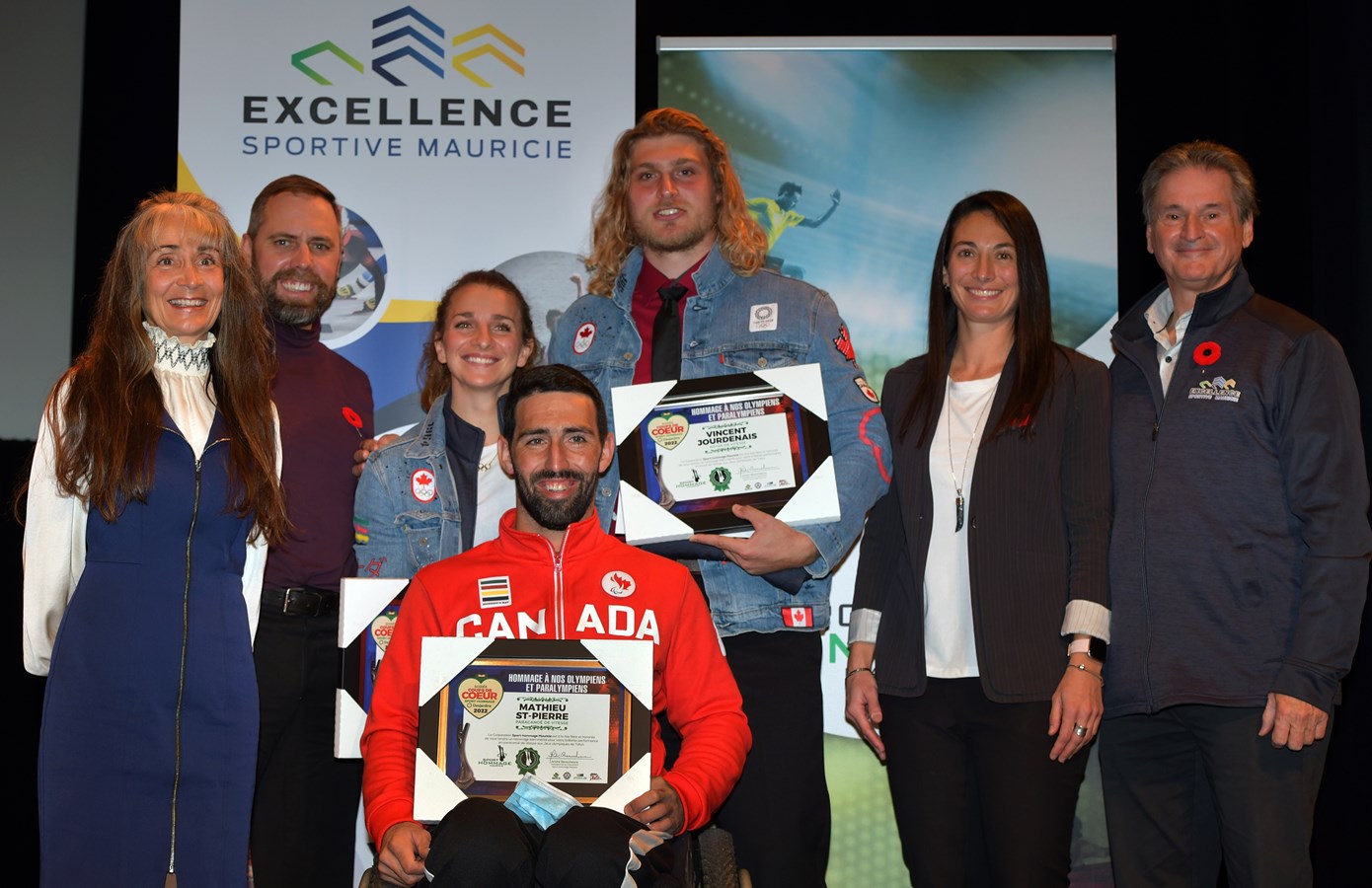 Marie-Louise Tardif, députée de Laviolette-Saint-Maurice, Éric Bédard, président du Fonds de l’athlète de la Mauricie, Andréanne Langlois (kayak de vitesse), Mathieu St-Pierre (paracanoë), Vincent Jourdenais (kayak de vitesse), Marie-Eve Nault, directrice générale d’Excellence sportive Mauricie et René Marcil, président d’Excellence sportive Mauricie.