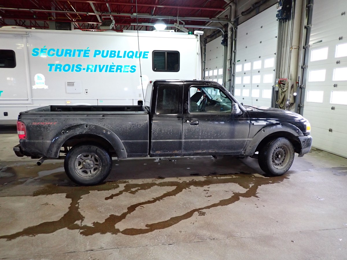Il s’agissait souvent du même véhicule impliqué pour les vols d'essence, une camionnette Ford Ranger de couleur noire.