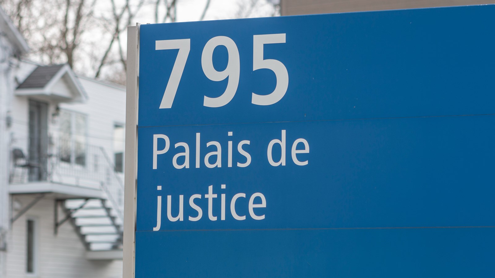 Ces démarches ont permis la saisie de diverses substances illicites, de médicaments sous ordonnance, de drogues de synthèse, ainsi que d’armes et d’équipements reliés au trafic de stupéfiants.
