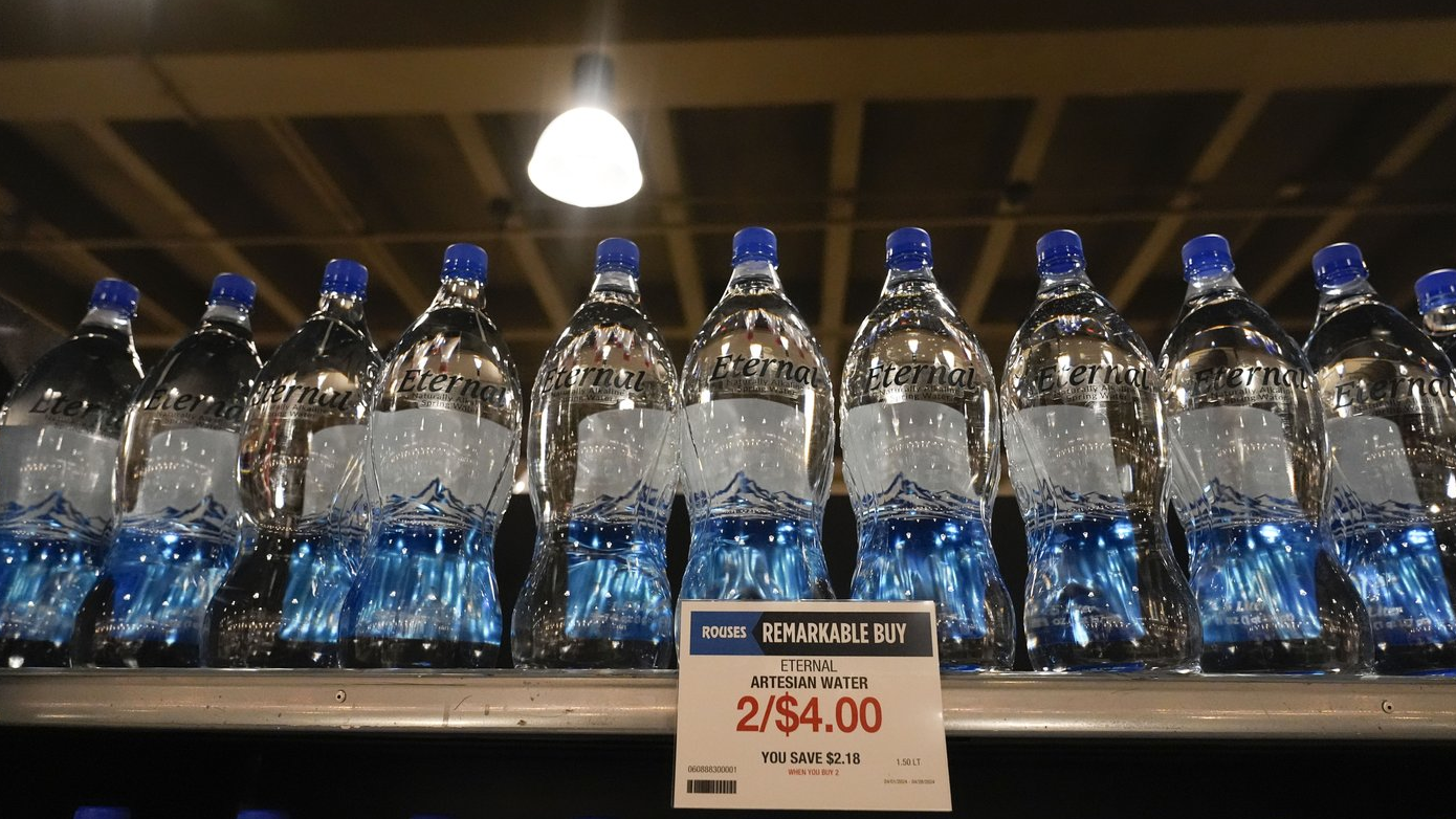Malgré les risques, l'eau en bouteille demeure plus pratique
