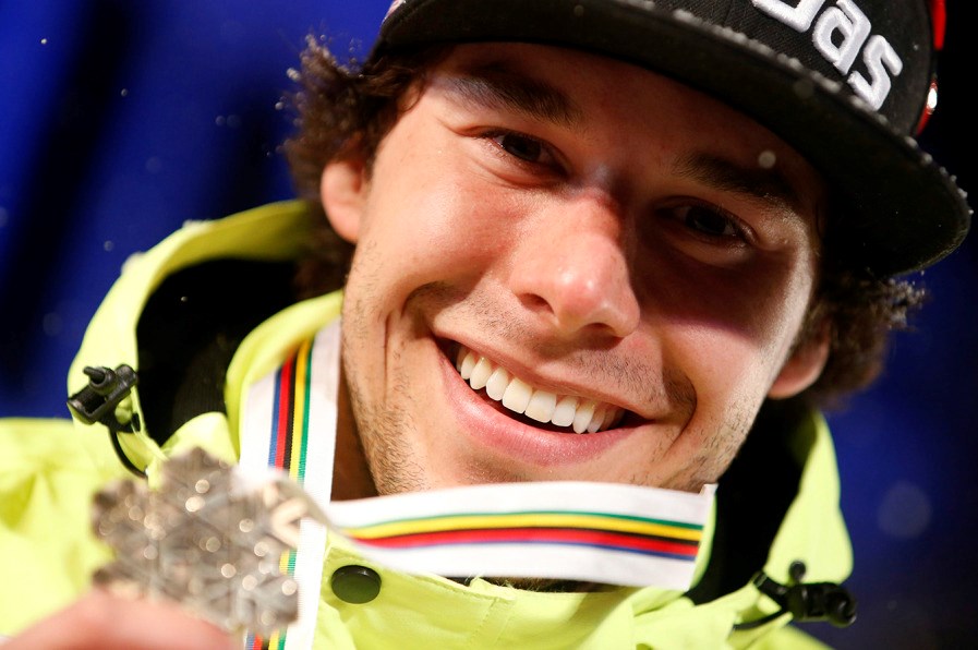 Alex Harvey amorce la saison sur les chapeaux de roues 