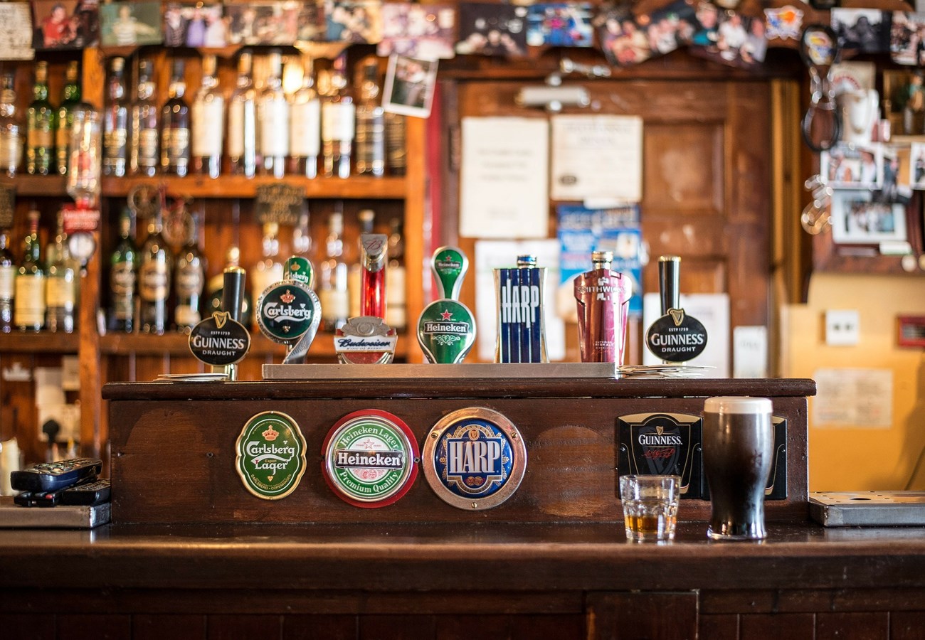 Québec resserre la vis dans les bars