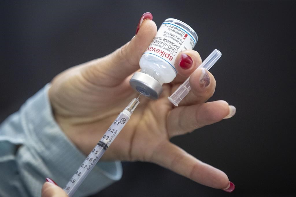 Un délai de 6 mois dans la vaccination contre la COVID-19 aurait coûté des milliards