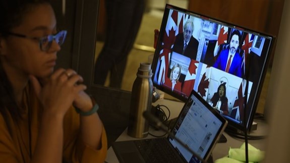 Les interprètes du Parlement s'inquiètent des coupes en approvisionnement