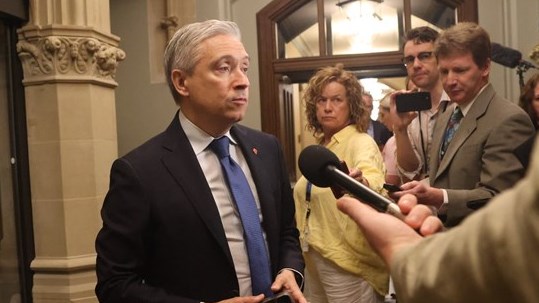 Le nombre d’emplois dans la fonction publique fédérale pourrait diminuer de 57 000