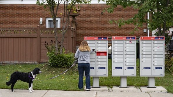 La livraison du courrier reprendra, les postiers adoptant des grèves tournantes