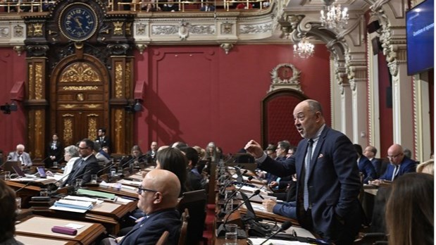 Loi 2: Dubé recule une troisième fois, renonce à la surveillance des médecins