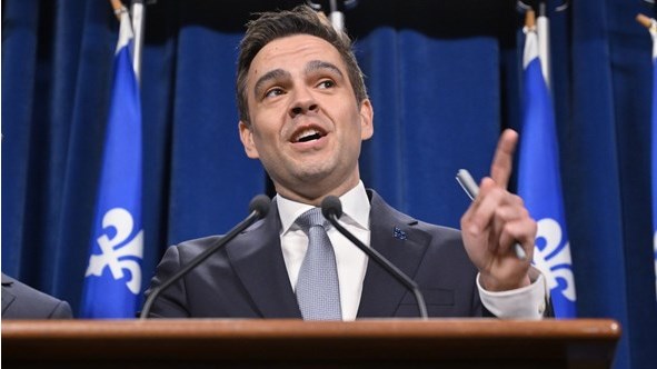 Le PLQ a rattrapé le PQ dans les intentions de vote, selon un nouveau sondage Léger