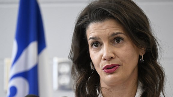 Fin de la «double taxe de bienvenue»: Guilbault prête à élargir son projet de loi 22