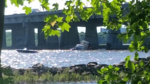 Dernière heure : Une semi-remorque tombe dans les eaux sous le pont de l’Île-aux-Tourtes