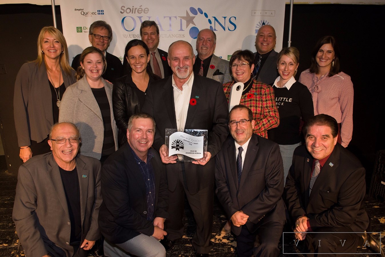 Monsieur Jean-Noël Bilodeau, un des bénévoles fondateurs du Zèbre Rouge et d’Arc-en-Ciel reçoit la Distinction Desjardins Vaudreuil-Soulanges.
H2UP reçoit le prix spécial Ovations « Coup de cœur - innovation » du jury.
Le jury a décerné le grand prix « Ovations de l’année » à la Ville de Vaudreuil-Dorion.
Crédit photos: Viva Média