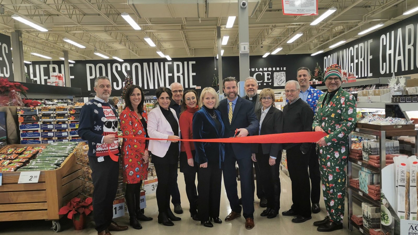C’est dans une ambiance festive et en présence de plusieurs invités que Steve McKinnon et son épouse Martine ont officiellement inauguré les changements effectués au cours des dernières semaines au Provigo de Coteau-d-Lac.