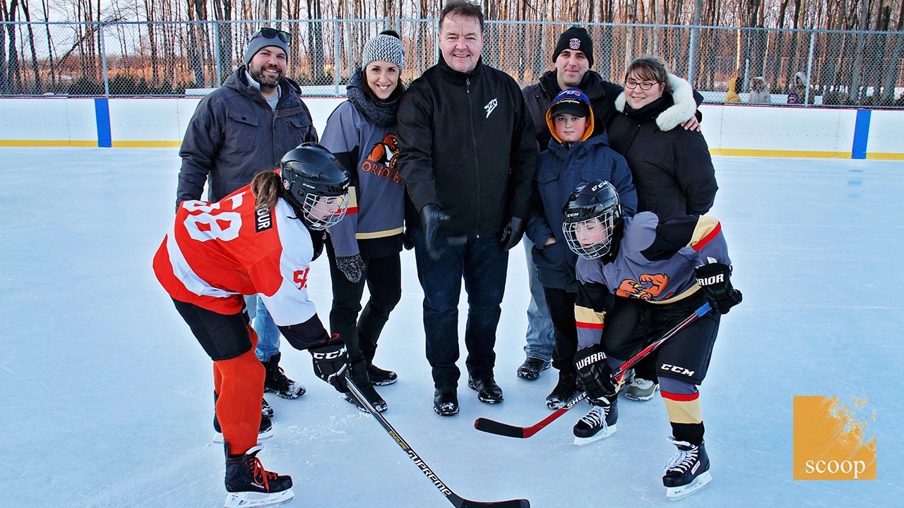 Emma Dulong élève à l’école brin d’amour, monsieur Sébastien Parent enseignant à école Brind’ Amour, Mme Julie Roy directrice à école des Orioles,Yvon Chiasson, maire de Saint-Zotique, Justin Deschamps ancien élève des Orioles, monsieur Shawn Campbell à l’école des Orioles, Mme Karine Pilon enseignante à l’école des Orioles et Cedrick Bourdeau élève école des Orioles