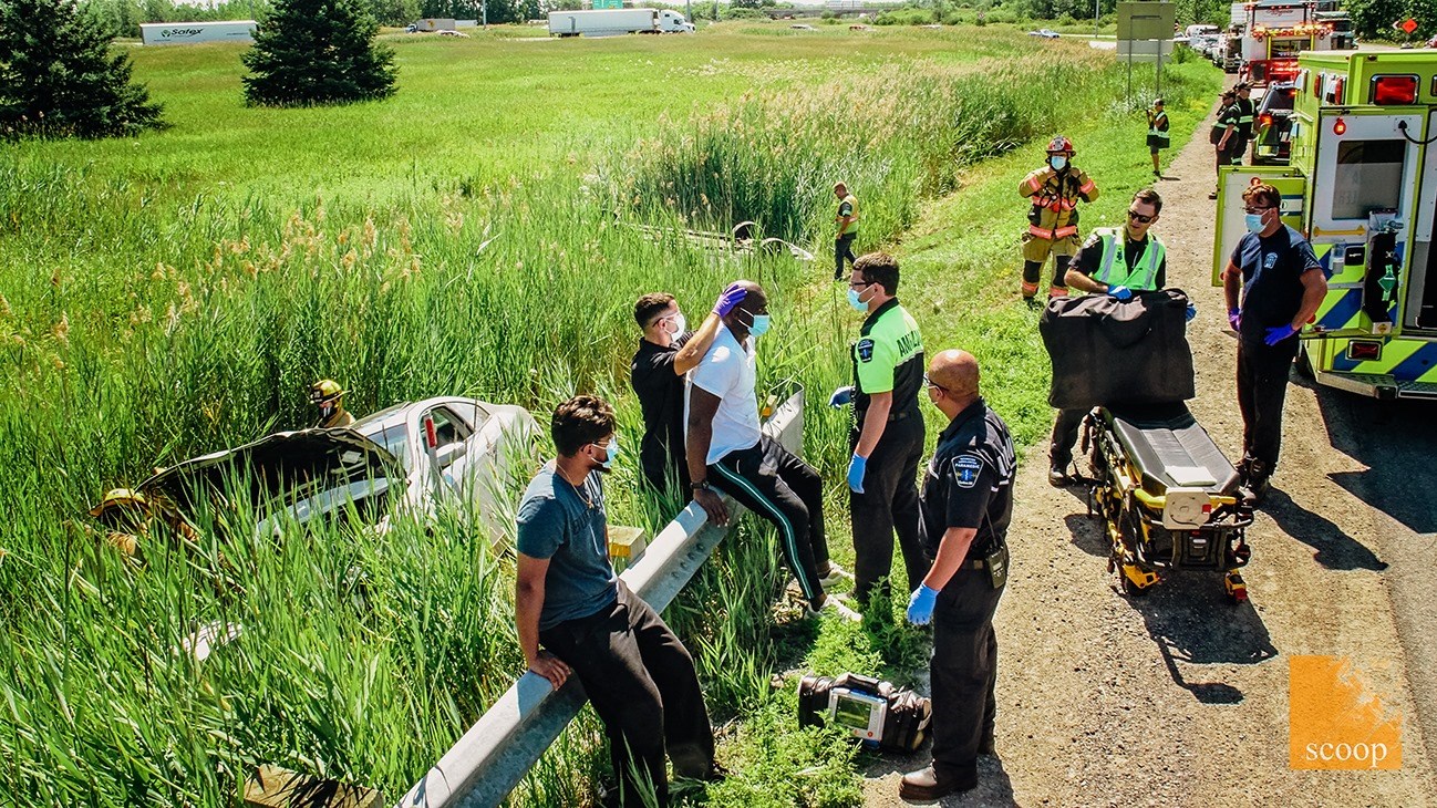 Il effectue une manoeuvre dangereuse et cause un accident