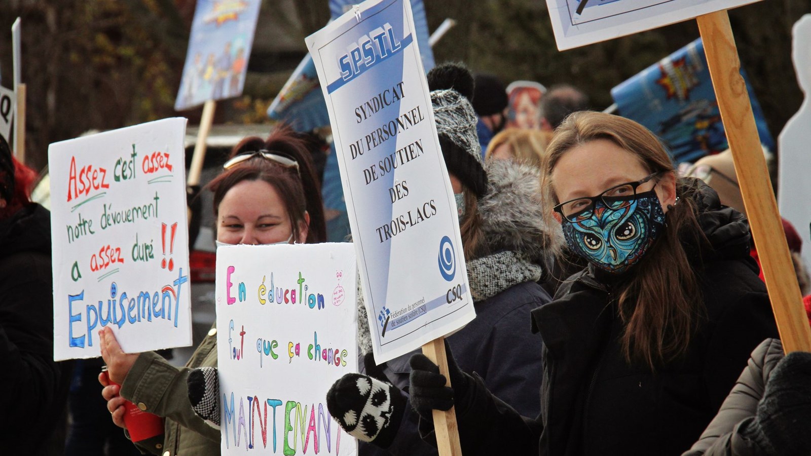 Manifestation devant les bureaux de la députée Marilyne Picard