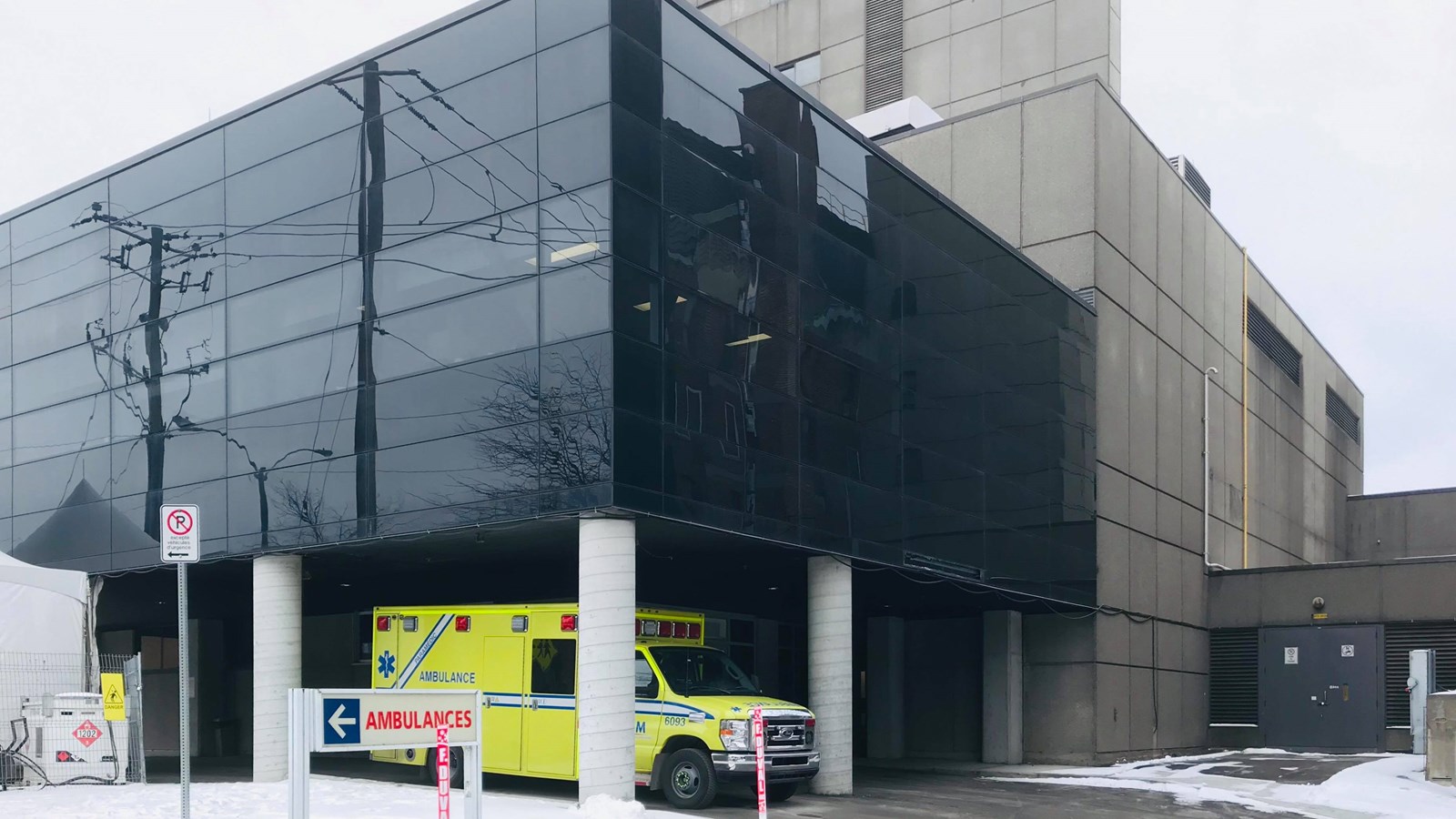 Hôpital du Suroît: Faute de lits, des patients sont soignés à Sherbrooke