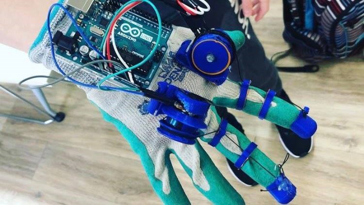 Un jeune passionné de technologie s’approprie le Lab pour son projet de réalité virtuelle