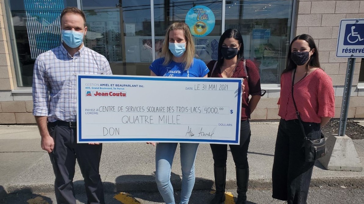 La pharmacie Jean-Coutu de L’Île-Perrot soutient l’école primaire François-Perrot