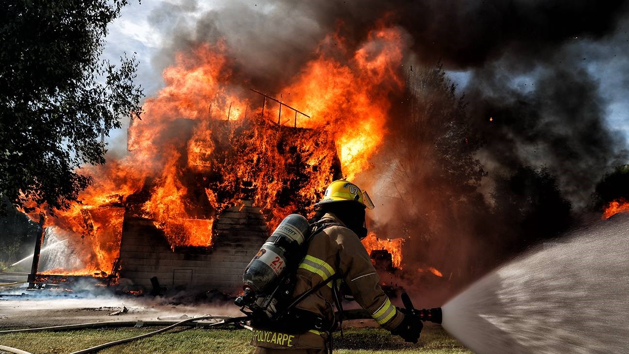Une résidence de Les Coteaux est détruite par les flammes