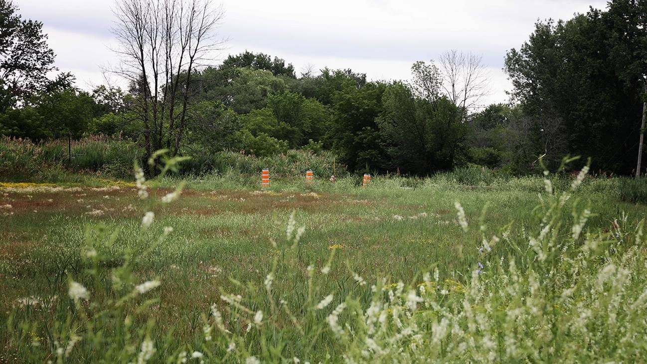 Emprise de la future voie de contournement de l'autoroute 20 à Vaudreuil-Dorion. 