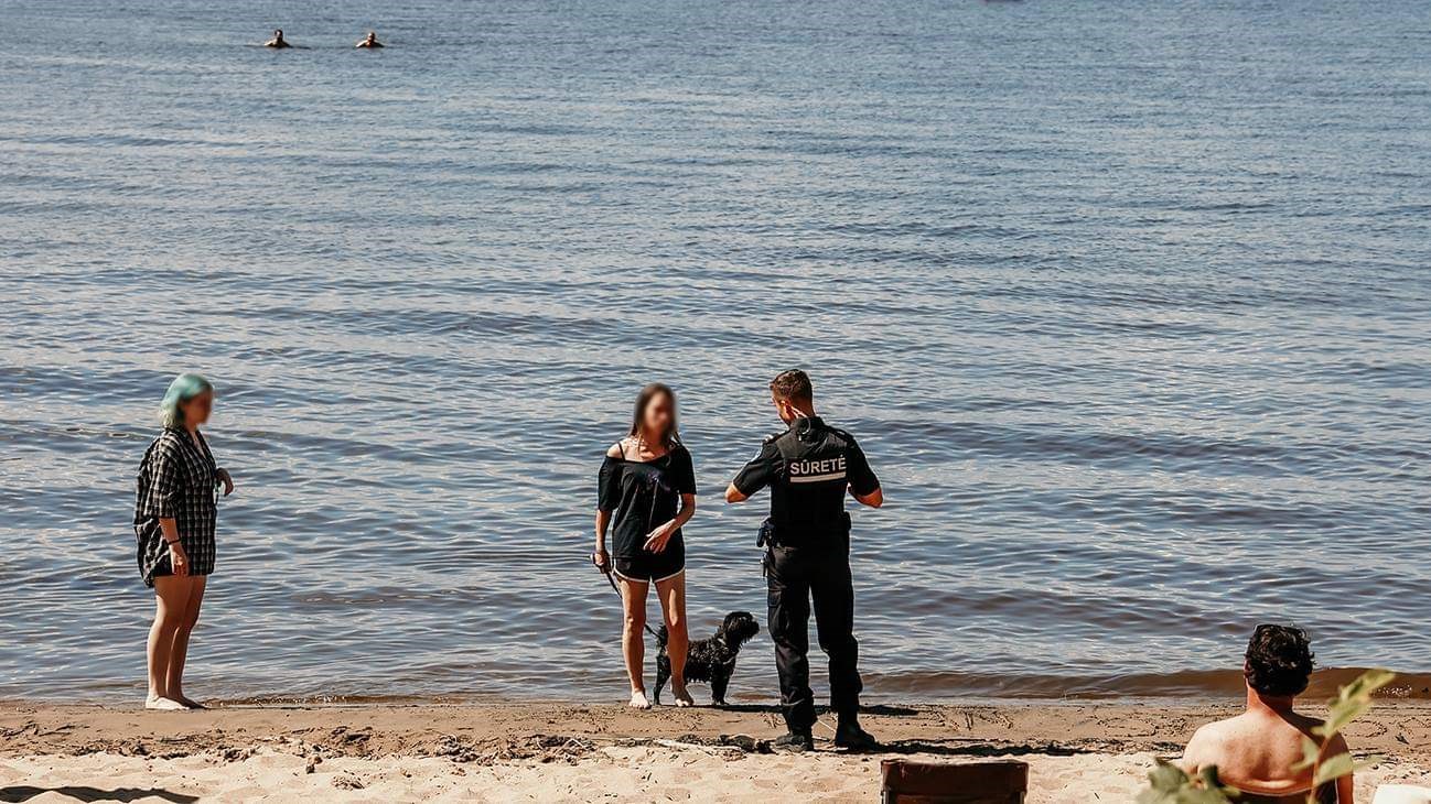 Des baigneurs font fi de la règlementation de Sandy Beach