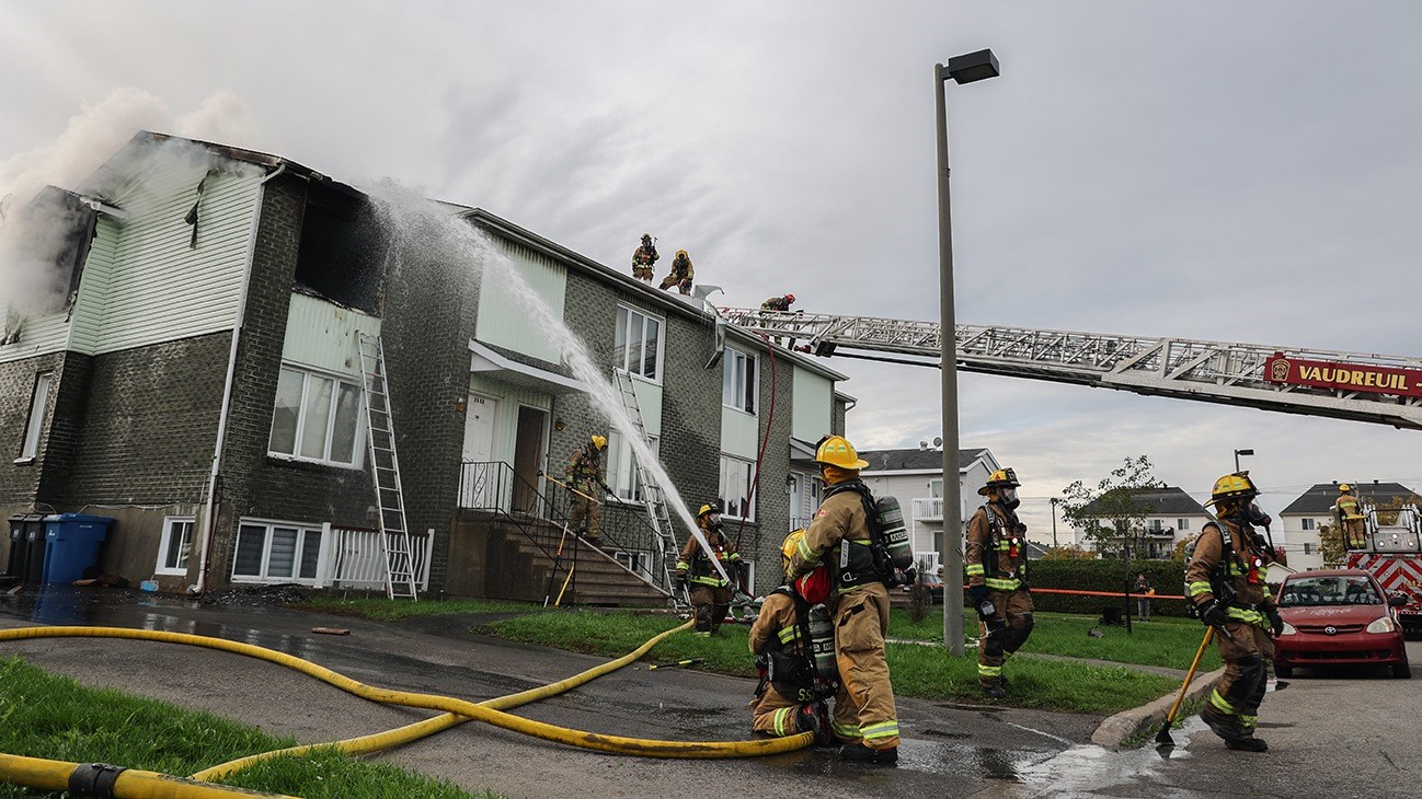 Un incendie cause d’importants dommages à un quadruplex à Vaudreuil-Dorion