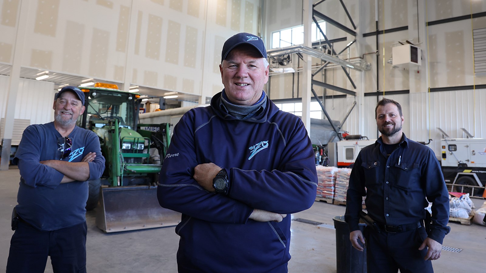 Les employés de la voirie Pierre Leduc qui cumule 30 ans de service pour la Municipalité,
Daniel Allard et Luc Bourque occuperont les locaux destinés à leur département dès la fin des travaux