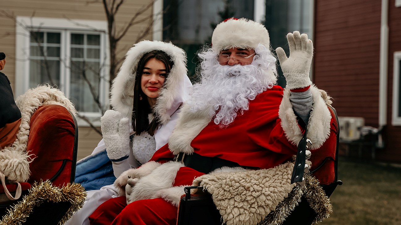Le père Noël et ses lutins ont couru les rues de Saint-Polycarpe samedi