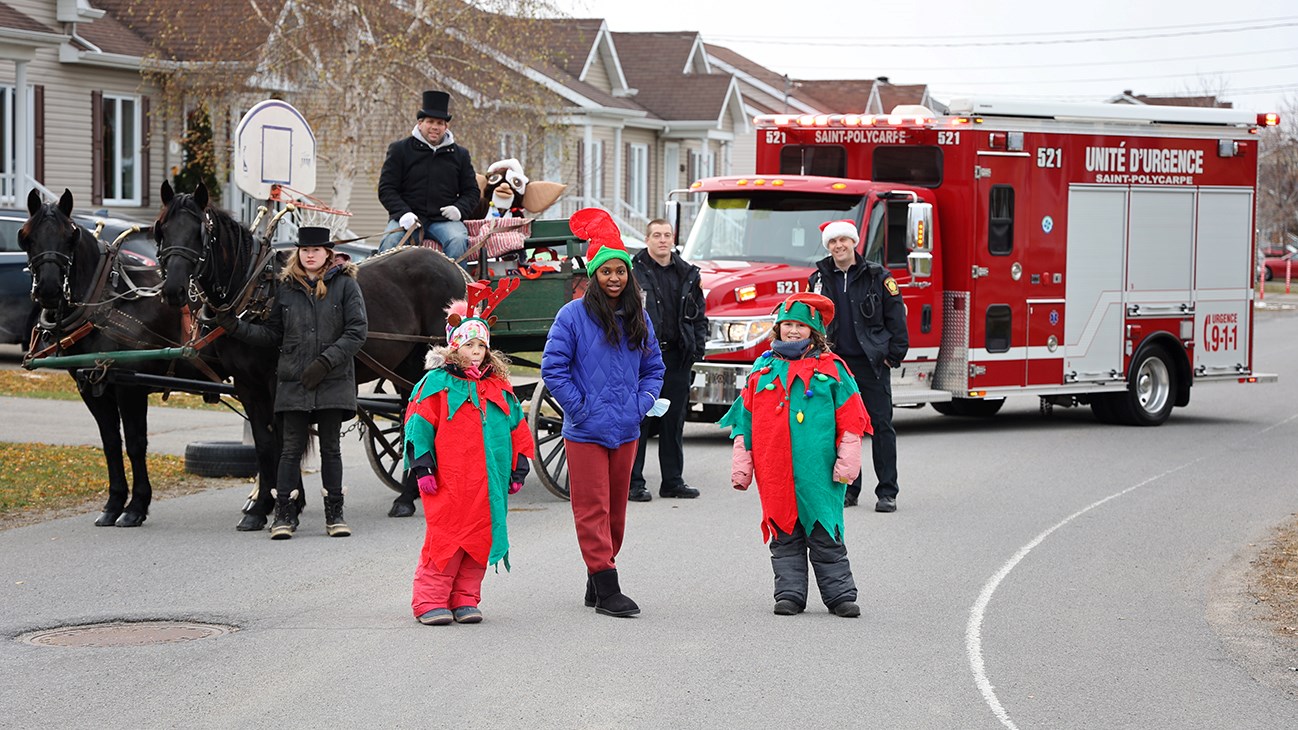 Le père Noël et ses lutins ont couru les rues de Saint-Polycarpe samedi