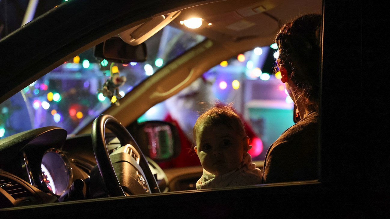Le père Noël rend visite aux enfants de Hudson