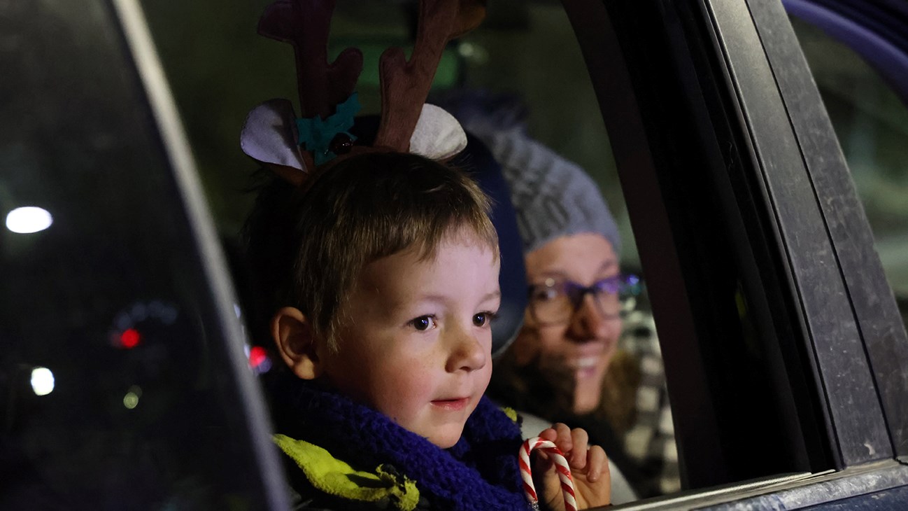 Le père Noël rend visite aux enfants de Hudson