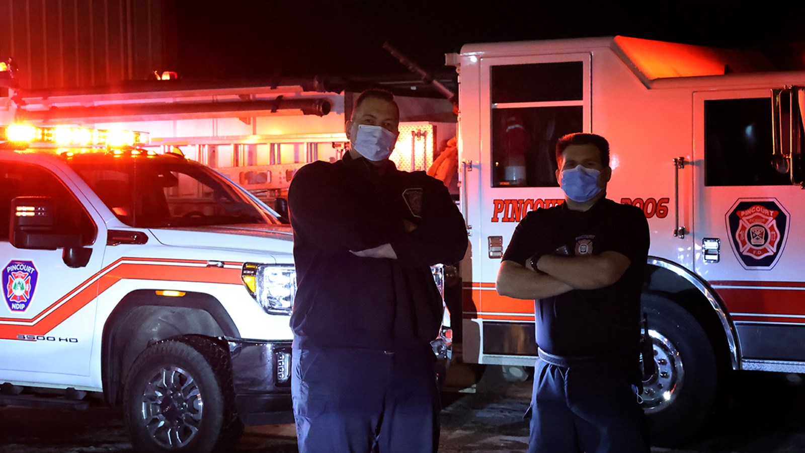À Notre-Dame-de-l'Île-Perrot, les pompiers et premiers répondants Julien Marleau et Daniel Garandel, qui desservent ce territoire et celui de la Ville de Pincourt étaient aussi fidèles au poste