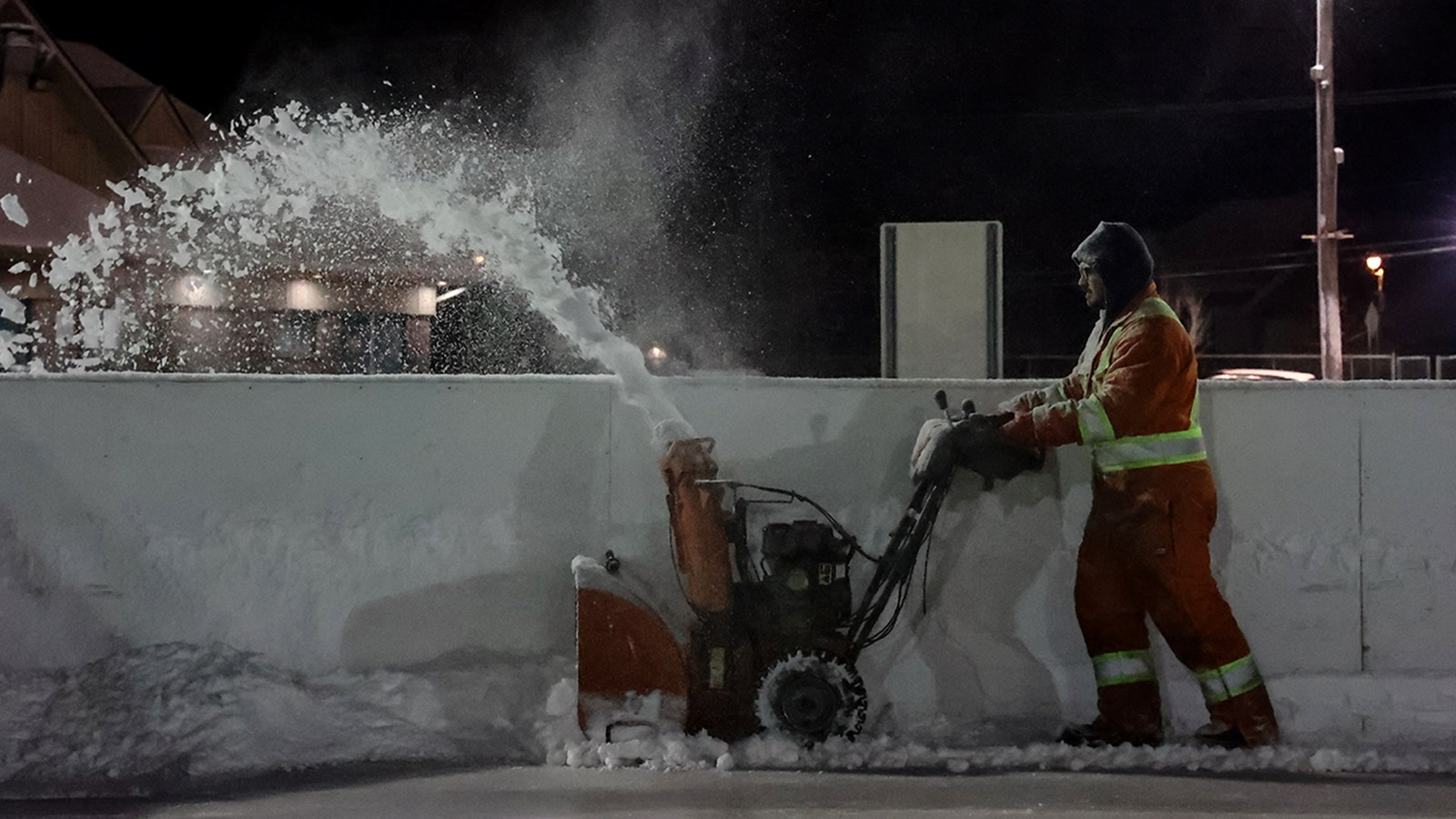 Serge, employé des travaux publics à Saint-Lazare assure l’entretien et le déneigement du parc Bédard chaque nuit avec ses deux collègues