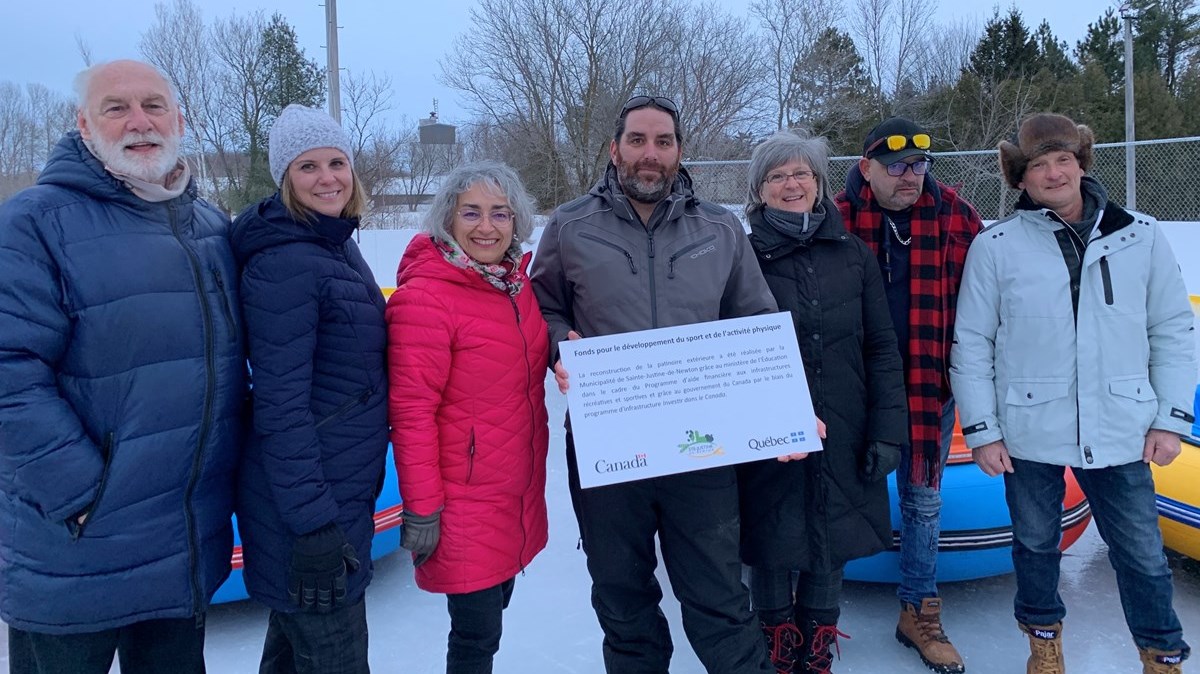 Claude DeBellefeuille se réjouit de la patinoire de Sainte-Justine-de-Newton