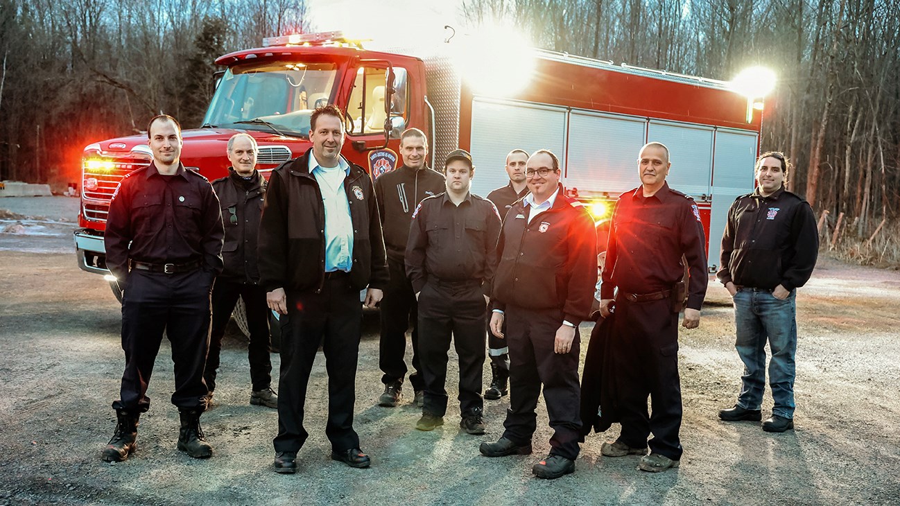 Les pompiers se sont familiarisés avec leur nouveau véhicule, lundi soir.