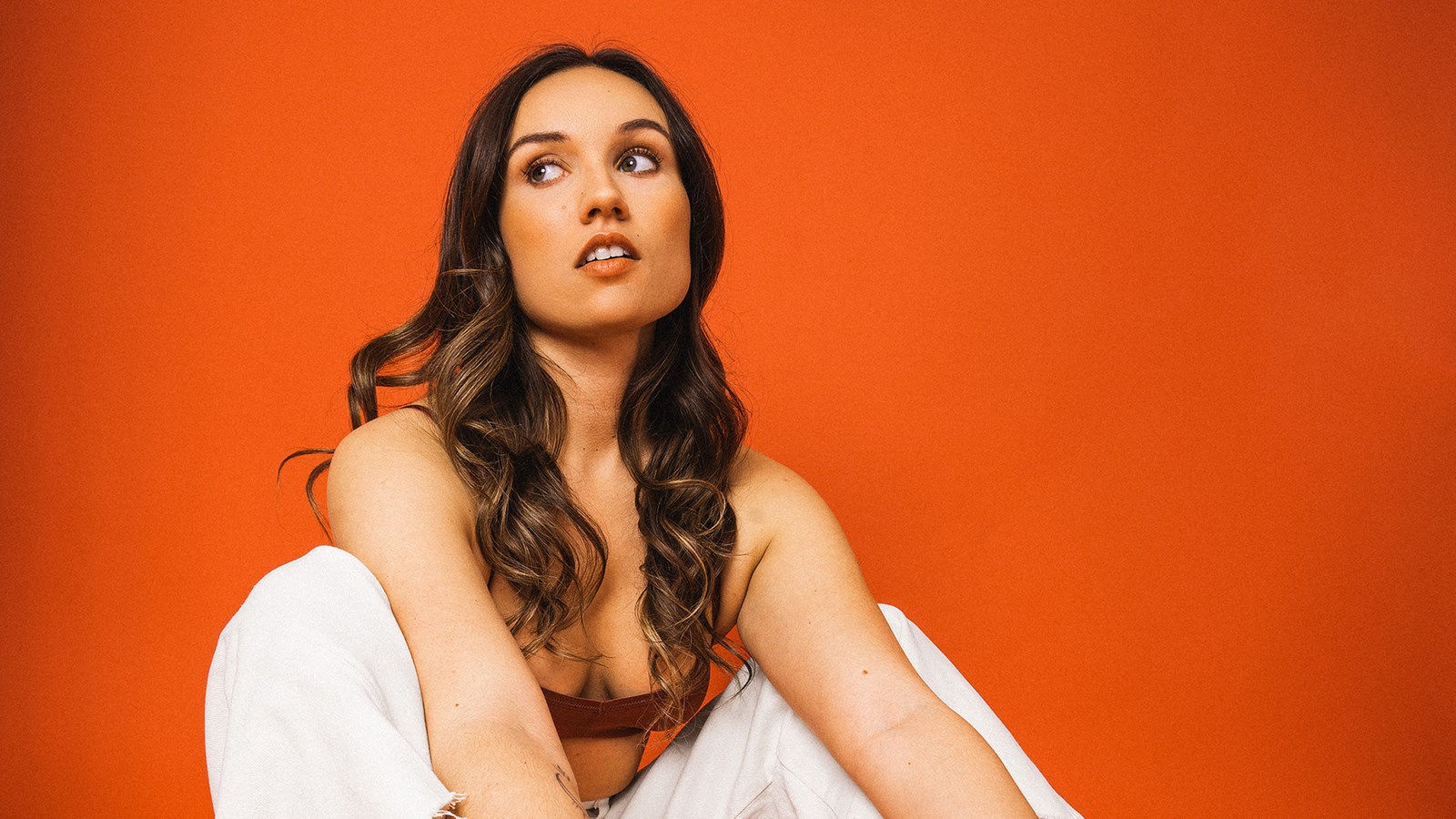 Meghan Oak sort un extrait de sa nouvelle chanson Péché Mortel