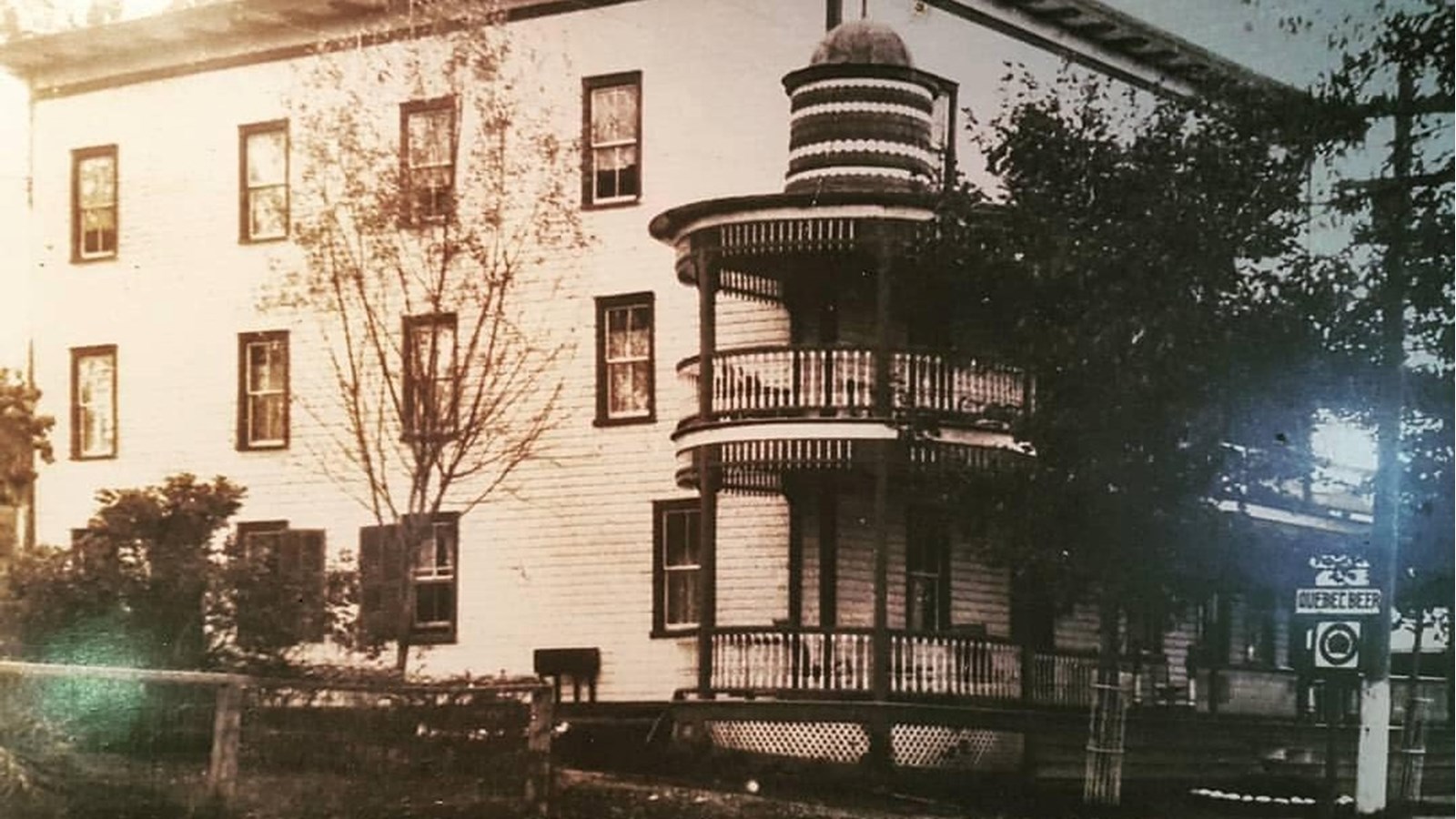 Le Cottage hotel comptait trois étages à une certaine époque