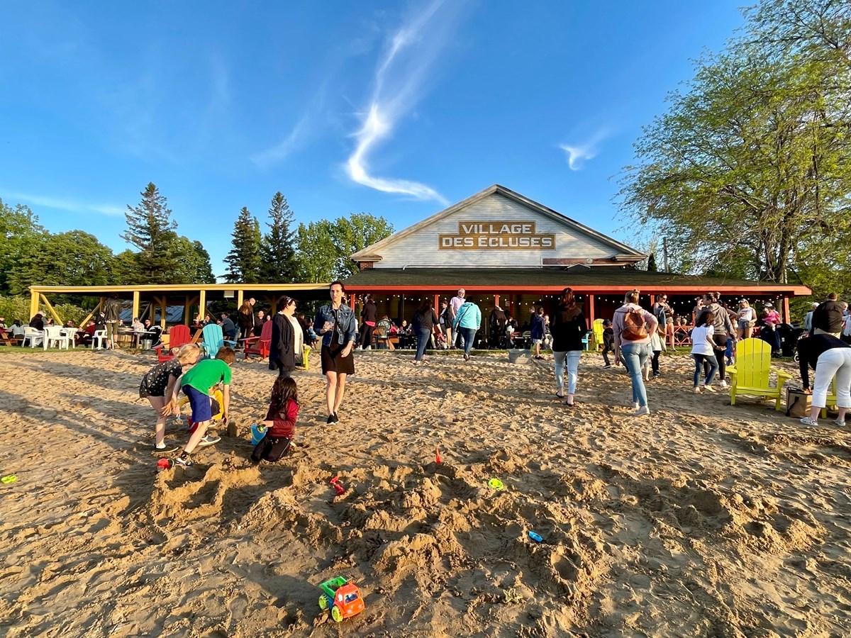 Village des Écluses: le Théâtre du Crapaud Cornu impliqué dans la relance du site