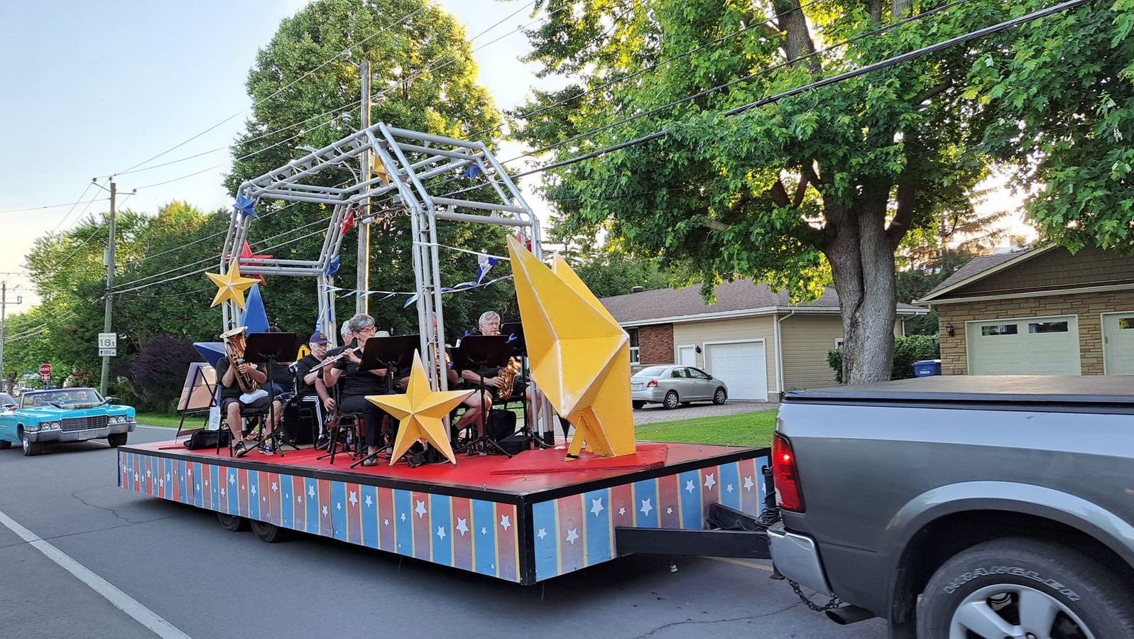 Retour en images sur le défilé de la Saint-Jean-Baptiste à Coteau-du-Lac