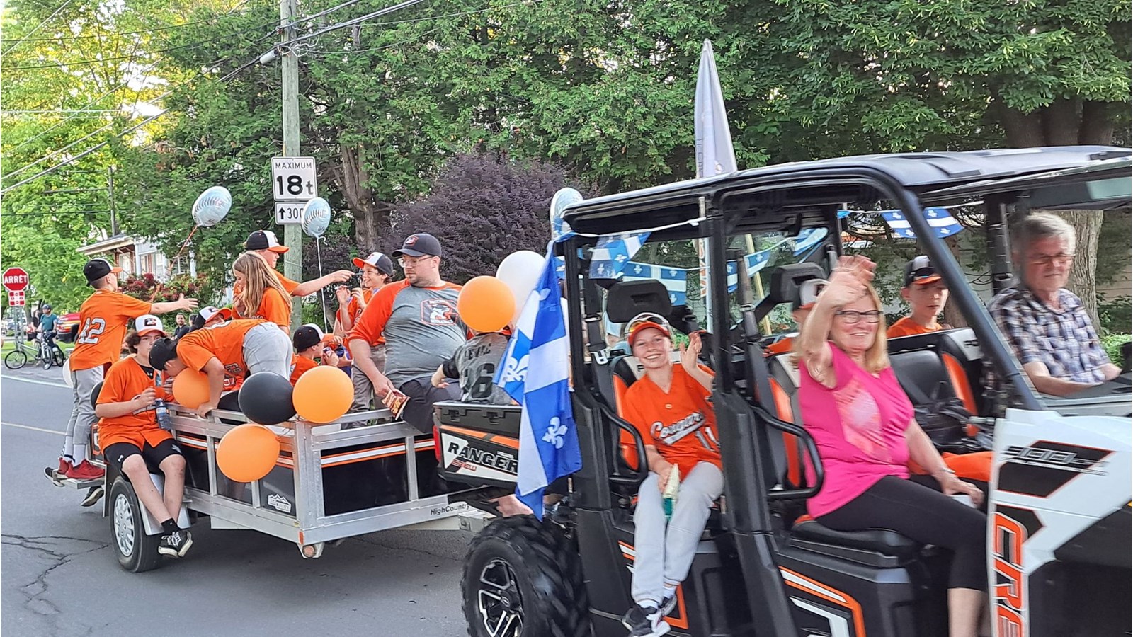 Retour en images sur le défilé de la Saint-Jean-Baptiste à Coteau-du-Lac
